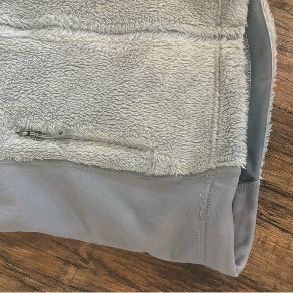 Patagonia Light Gray Fleece Jacket - Picture 6 of 6